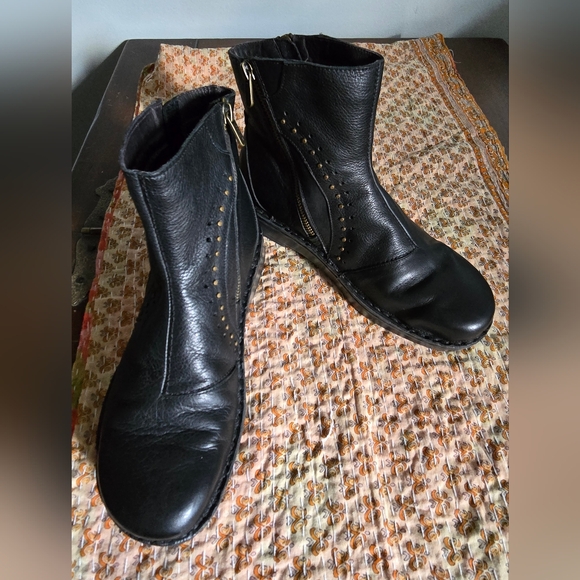 Womens Size 39 Naot Black Leather Ankle Booties - Picture 7 of 8